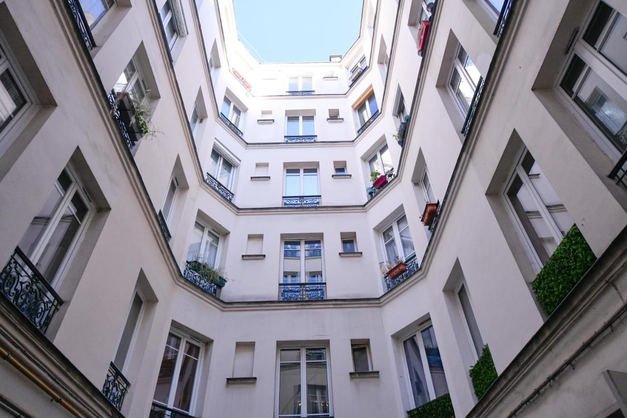 La - Charming 2 Parijs